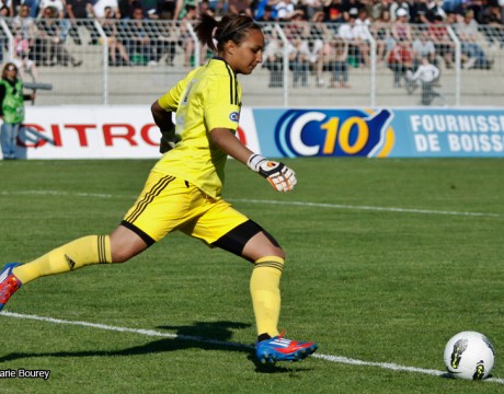 football-lyon-bouhaddi-05-2012.jpg
